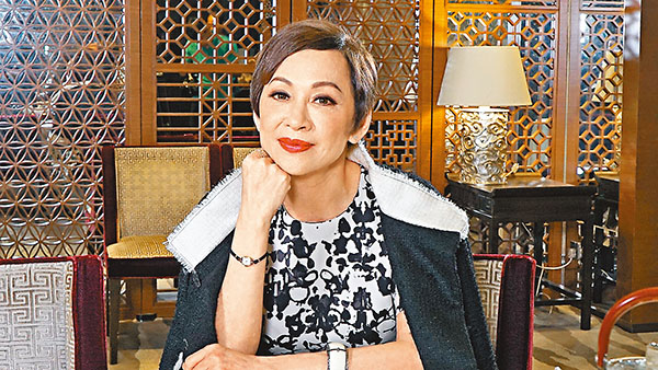 发哥前妻余安安自曝曾因贪钱险被雪藏_百田