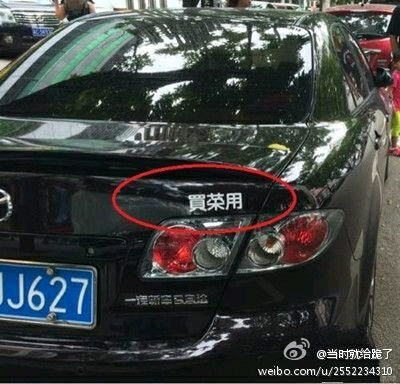 天刚黑时路过一居民小区,本人小女子, 对面走来一肌肉猛男,忽然开始咳嗽,接 着又过来四五个男的,也统一咳嗽。 我顿 时有些紧张,他们在对暗号?不会要抢劫 吧?该不是劫色吧?我有点怕怕,又不敢 跑,直到我走到他们开始咳嗽的地方,我 也咳嗽了,TMD谁家炒菜放辣椒那么呛