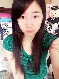 某人去厕所怎么也打不开马桶盖子,着急
就把屎拉在了马桶盖上,方便以后突然发现墙
壁上有个按钮,就按了一下,没想到盖子突然
弹开,把屎弹在天花板上。
他很难为情,叫来服务员指着天花板说:“我给
你200块钱你帮我把这个清理干净。”服务员看
了看天花板对他说:“我给你800块钱你告诉我
你是怎么把屎拉在天花板上的?”
这是自己的照片哦!别吐!