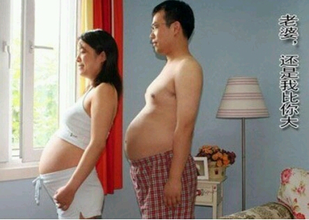 强哥是狗剩的伴郎,因为我们是发小,我问他:“你不是最讨厌结婚的吗?”狗剩叹口气、尴尬的说:“我是因为她身材的曲线才娶她的!”“她一定有副令你难以抗拒的身材了!”狗剩眼泪汪汪的说:“强哥,要是一个女人挺着一个大肚子出现在你面前呢?都怪我年幼无知,呜呜呜…”