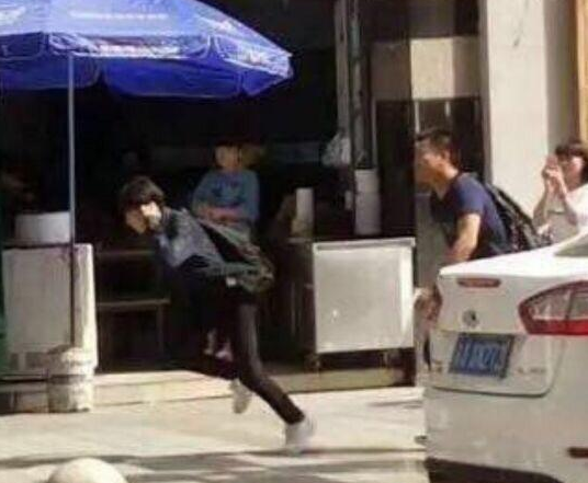 王源的女同桌_王源被同桌吻的图片_王源被同桌亲吻 ...