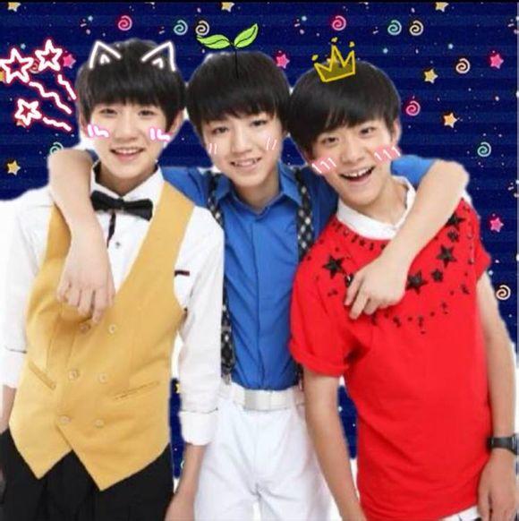 有没有tfboys这样的照片,就收三个人头上ps了颗四叶草图片
