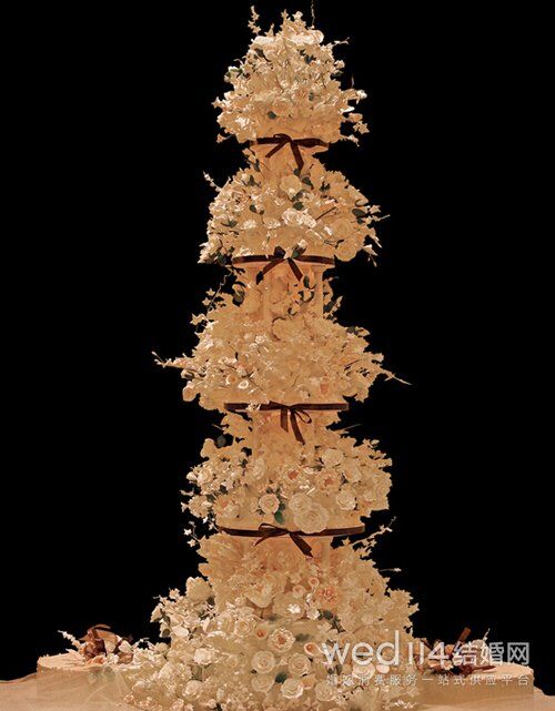 关于十二星座的婚礼蛋糕,婚纱,高跟鞋。