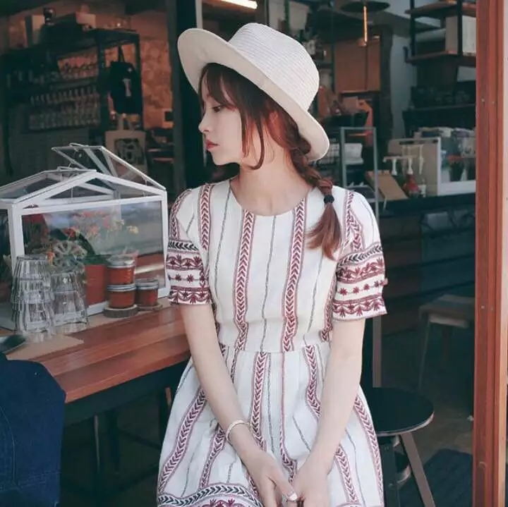 现原《只是春光如此》女皮调酒师自戏_百田语