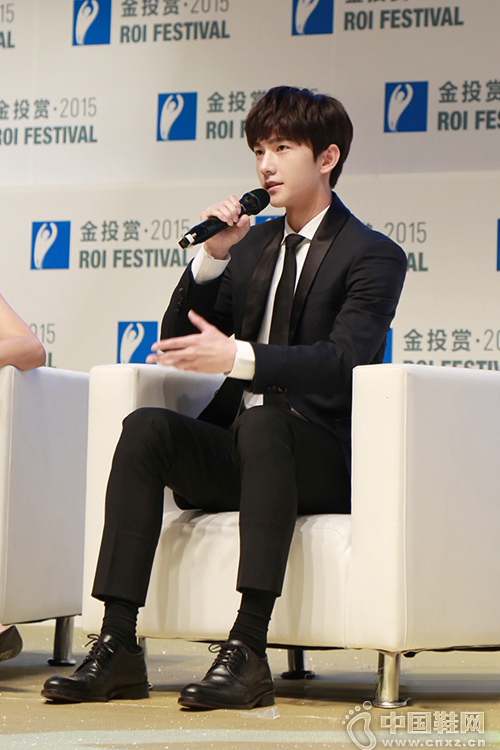 杨洋  