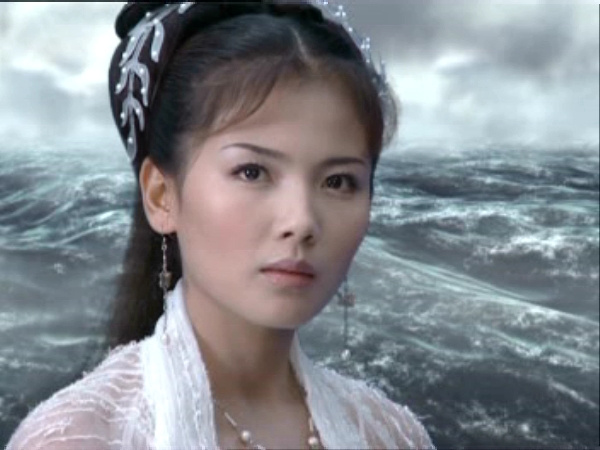 虽然新白娘子传奇已成为经典,但这版白蛇传还是不错的,刘涛将白素贞的