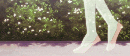『一生寂寞,半世浮华,无法触摸的流年,丁香的缱绻只凝结了一段凄美的